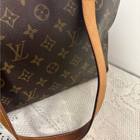 Louis Vuitton {Authentic} Piano Tote - Great Preloved Condition - Picture 12 of 16